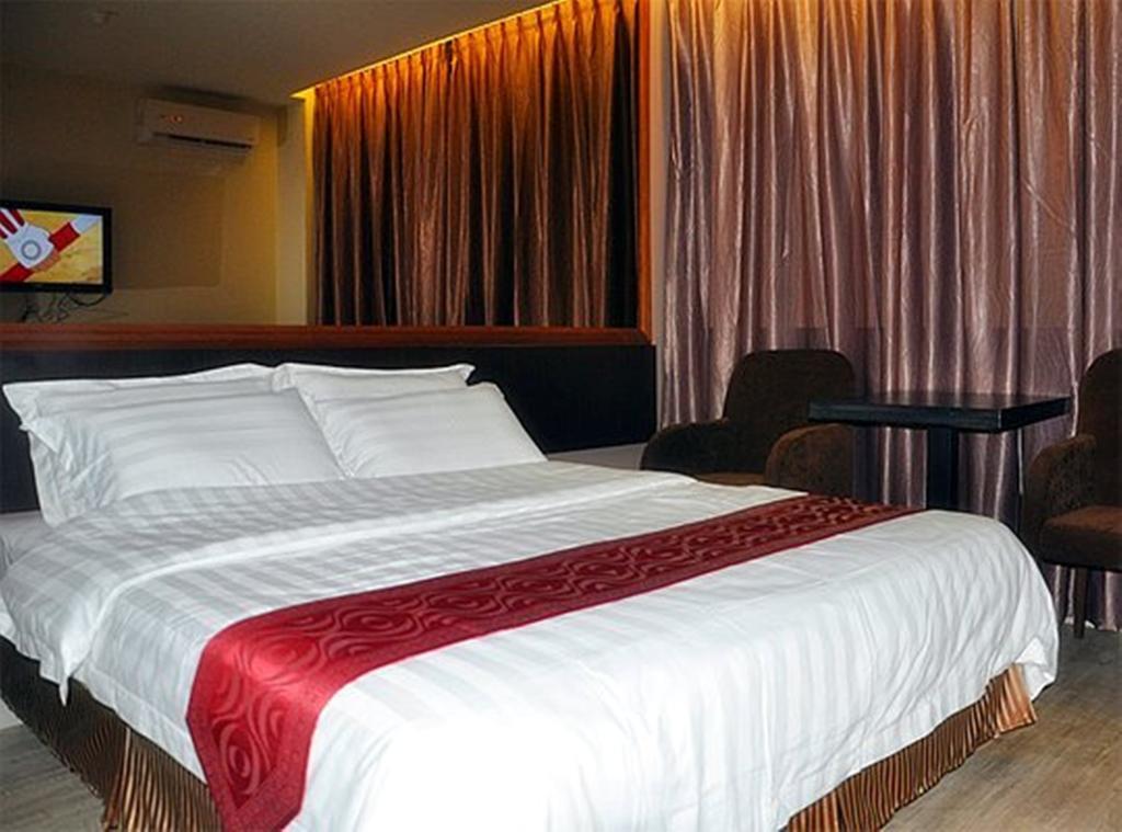 Goldenhill Hotel Кота-Кинабалу Номер фото