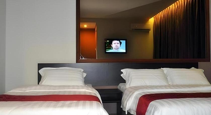 Goldenhill Hotel Кота-Кинабалу Экстерьер фото